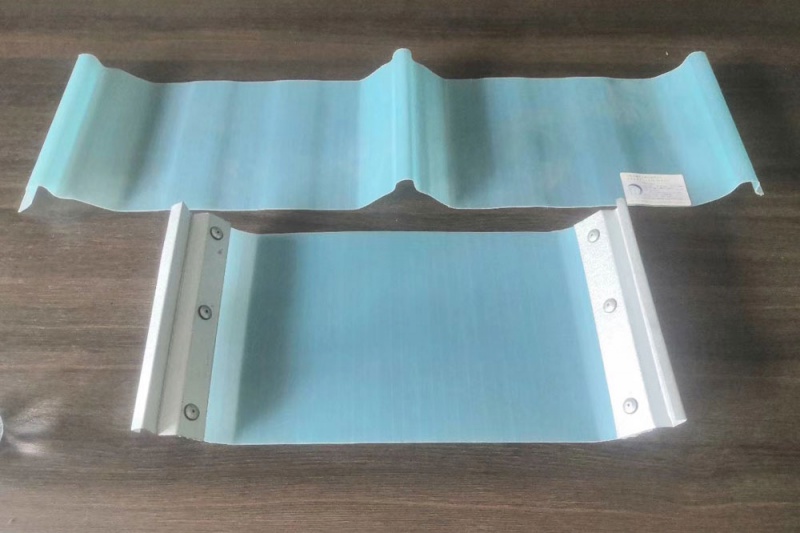 金屬鎖邊采光板